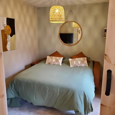 -La Chouette Terrasse- Centre Ville, Parking Apartment